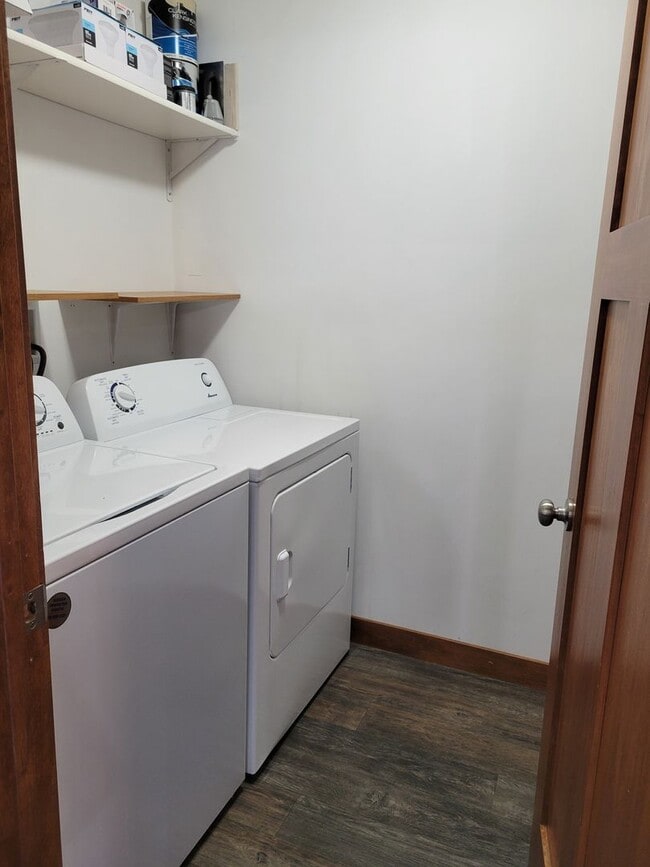 Building Photo - One Level Townhouse