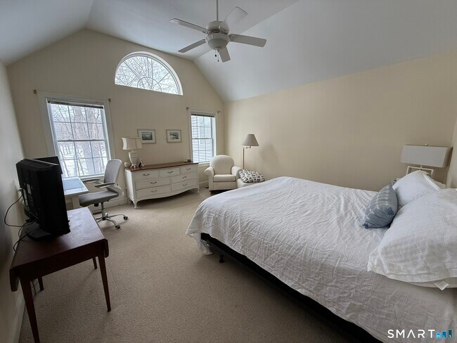 Building Photo - 490 Wolf Run