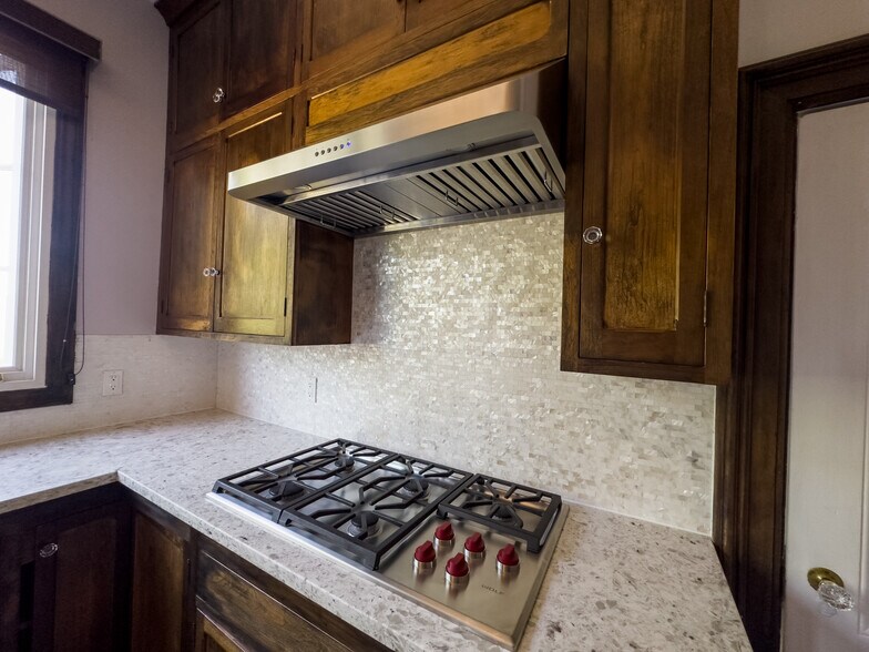 Building Photo - 1937 Russell St