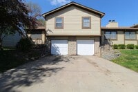 Building Photo - Updated 3 Bedroom 2 Bath Duplex in Olathe