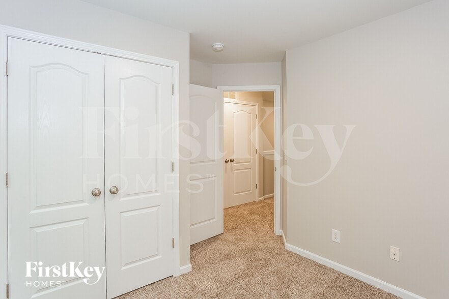 Building Photo - 5212 Raspberry Knoll Dr