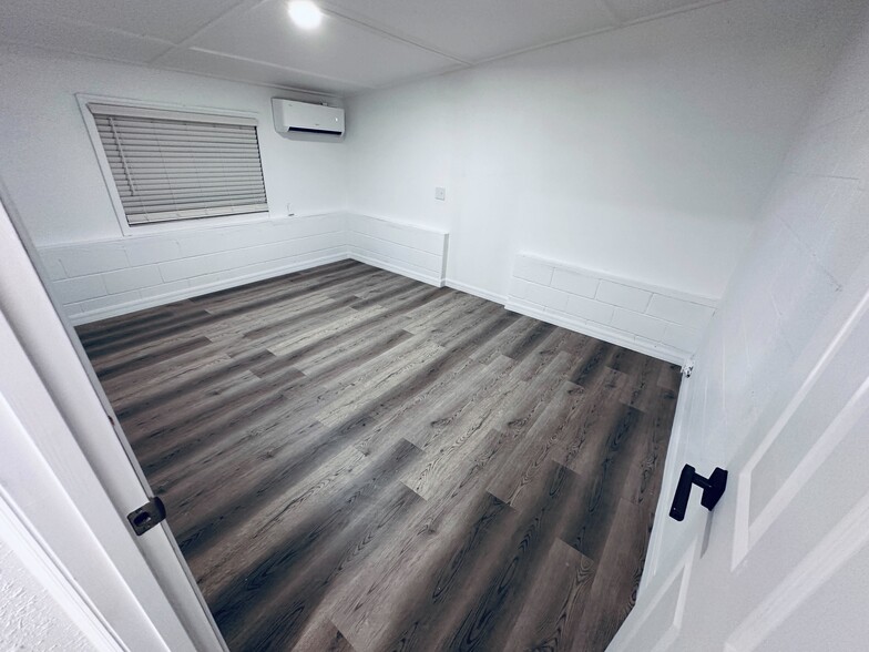 Building Photo - 2115 Continental Blvd