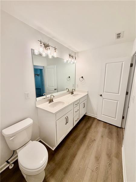 Building Photo - 215 Foxhill Dr