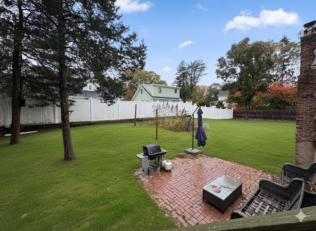 Building Photo - 2 Huber Pl