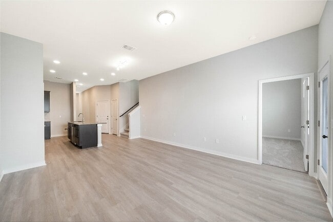 Building Photo - 15008 Forum Ave