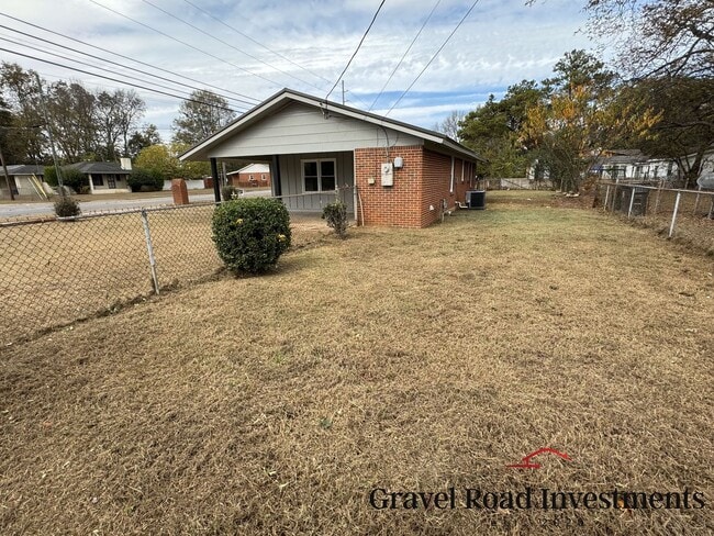 Building Photo - Beautifully Remodeled 3-Bedroom, 1-Bathroom House with Fenced Backyard