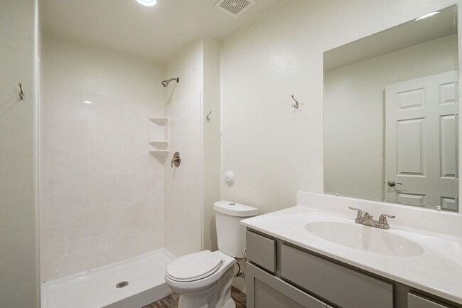 Building Photo - 615 S Santa Rita Ave