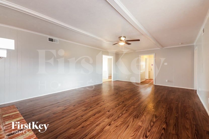 Building Photo - 4301 Augusta Dr