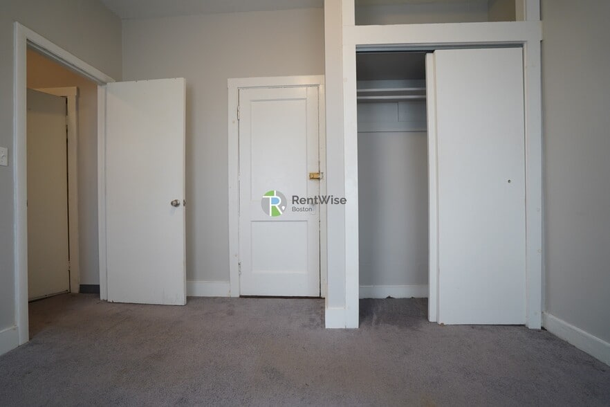 Building Photo - 159 Kelton St