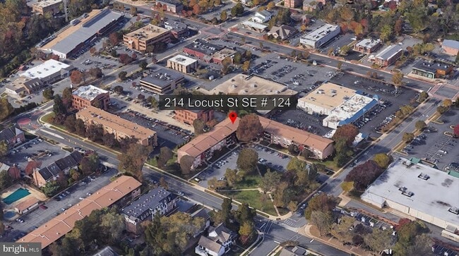 Building Photo - 214 Locust St SE