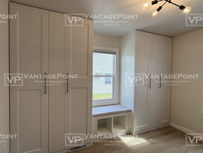 Building Photo - 1335 Dousman St