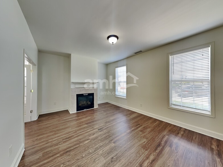 Building Photo - 4002 Sages Ave