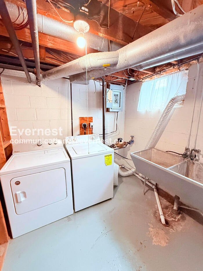 Building Photo - 1789 Kings Ct