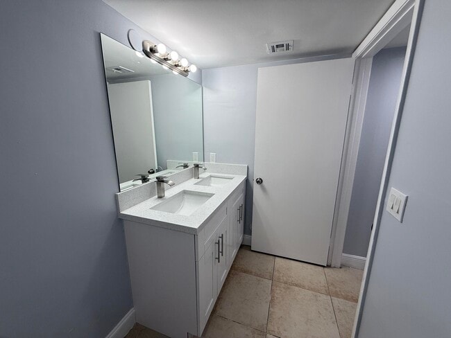 Building Photo - 5760 Rock Island Rd