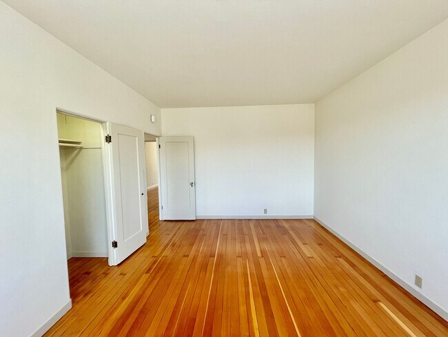 Building Photo - Bright and Airy 2 Bedroom Penthouse in the...