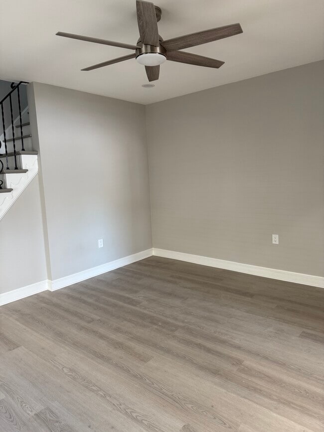 Building Photo - Tose St