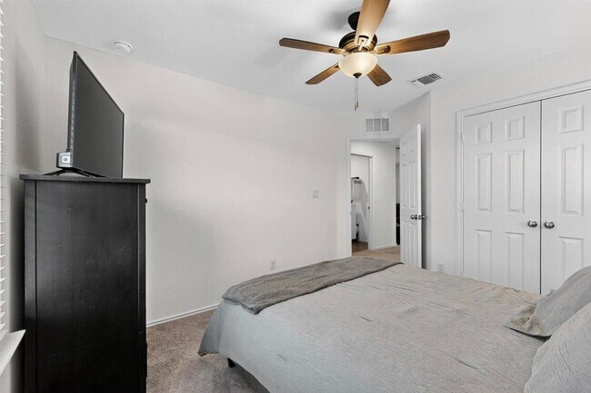 Building Photo - 128 Banyon Dr