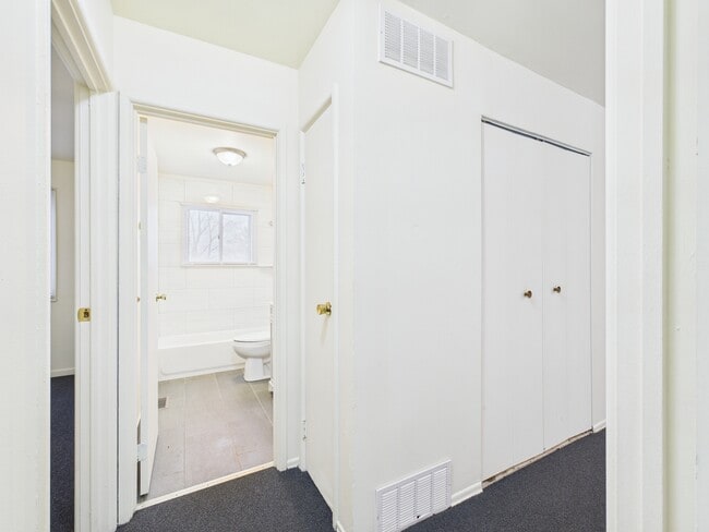 Building Photo - 17681 Country Club Ln