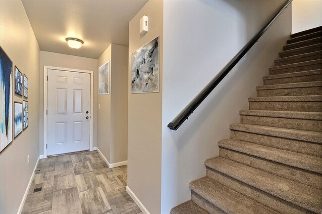 Building Photo - Stunning Lakewood Twin Home