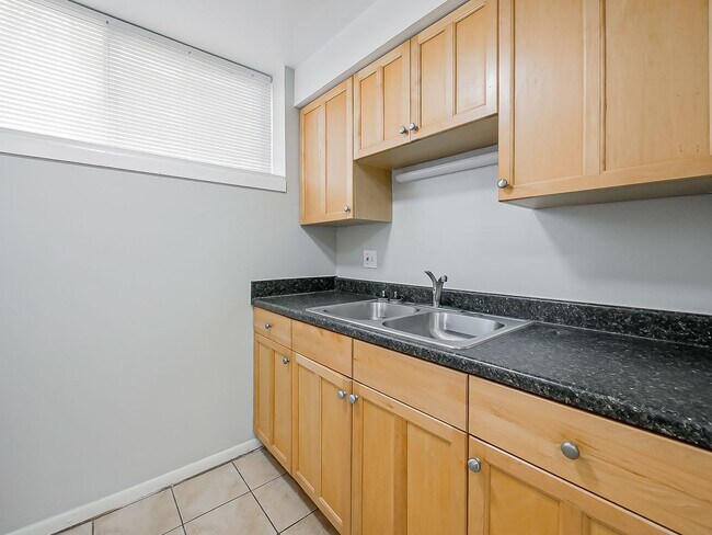 Building Photo - 162 Summit View Ct