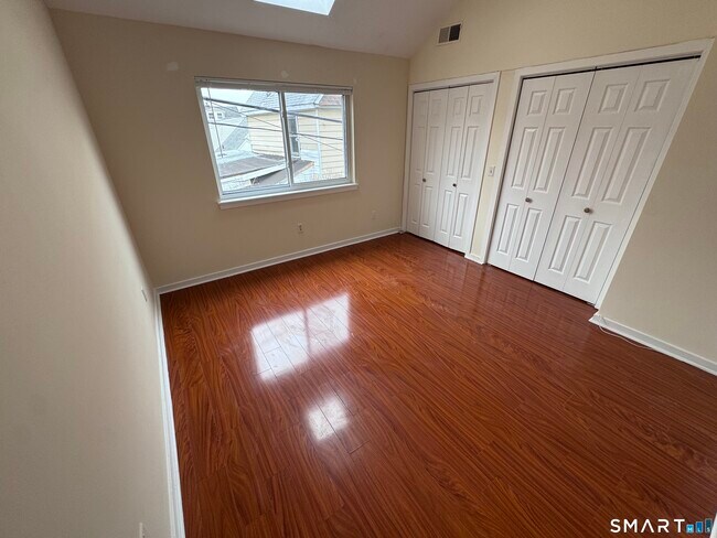 Building Photo - 18 Prospect St