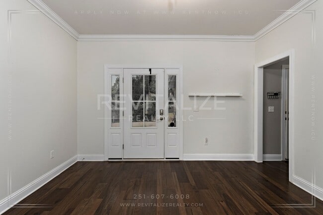 Building Photo - Modern Comfort Meets Luxury Living in Mobile