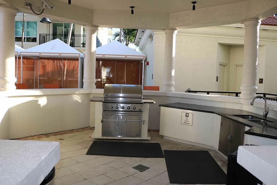Building Photo - 600 W Las Olas Blvd