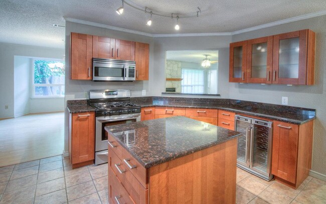 Building Photo - 5304 Wolf Run