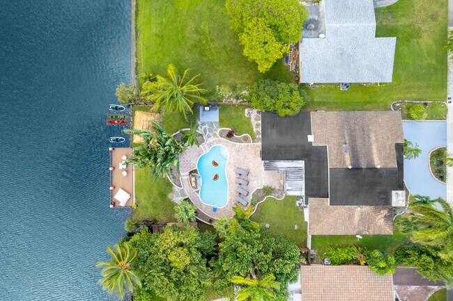 Building Photo - 19720 NE 26th Ave