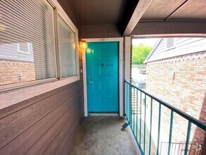 Building Photo - The Silverado Condominiums have plenty of ...