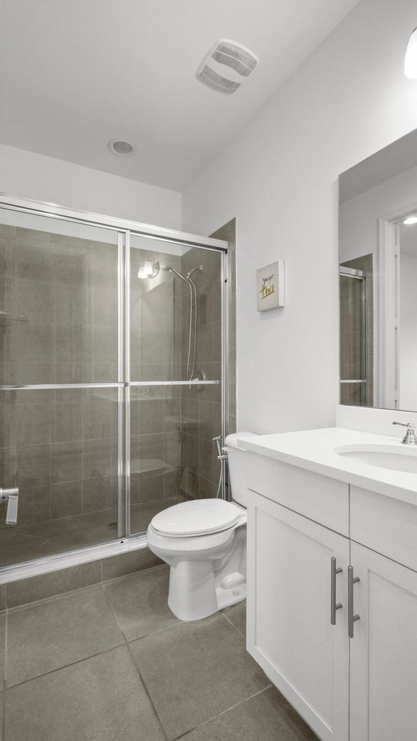 Building Photo - 6919 Pines Cir