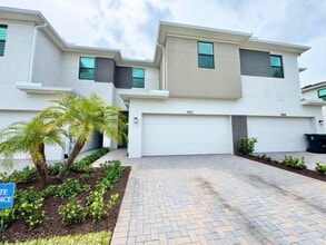Building Photo - 14122 SW Thorens Dr