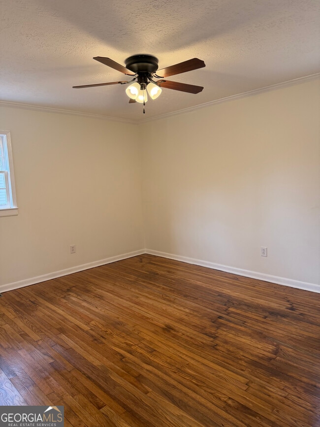 Building Photo - 1065 Nelson St