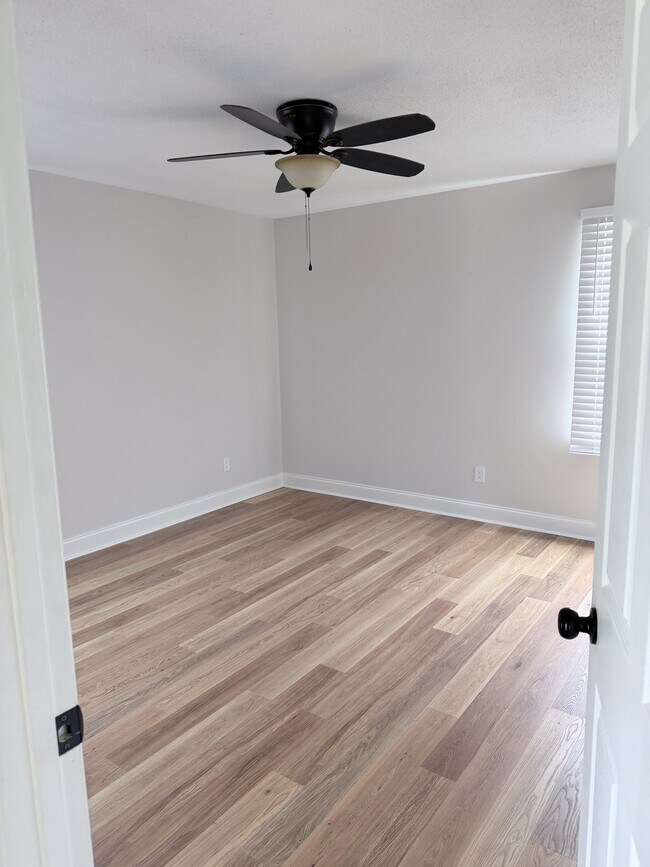 Building Photo - 2200 Fernway Ct