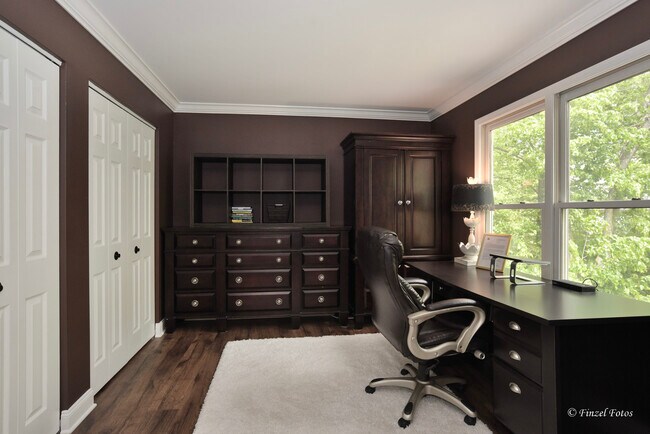 Building Photo - 155 Salford Dr