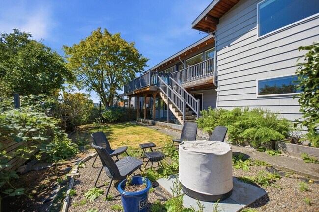 Building Photo - Spacious 4 Bed 2.5 Bath Home with Panoramic Views in Magnolia