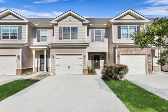 Building Photo - Charming 3-Bed Townhome in Prime Richmond Hill Location!