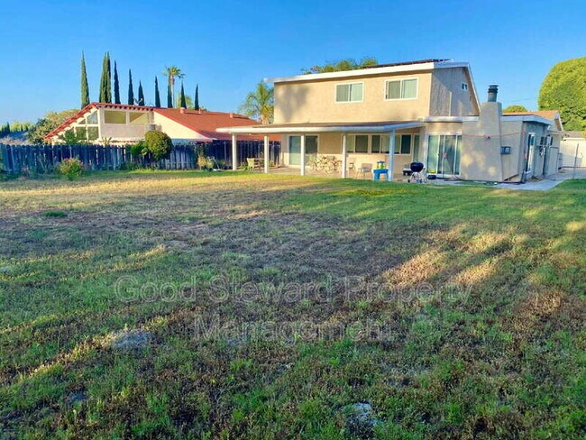 Building Photo - 1604 Avenida Del Vista