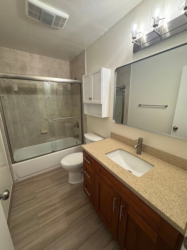 Building Photo - 1056 Grand-102