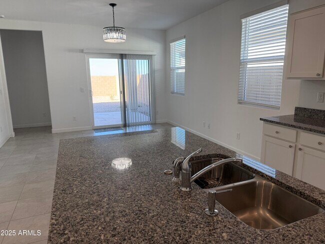 Building Photo - 40060 W Hillman Dr