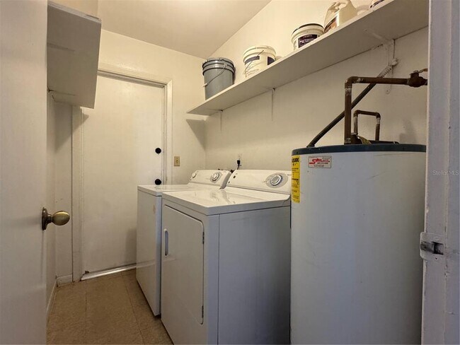 Building Photo - 1421 Noble Pl