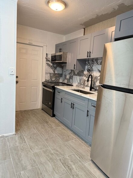 Building Photo - 716 W 5th St