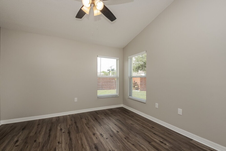 Building Photo - 1853 Wimbledon St