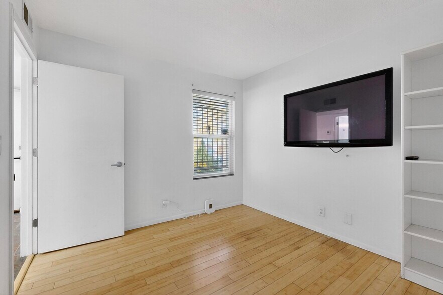 Building Photo - 5528 Overlook Dr NE