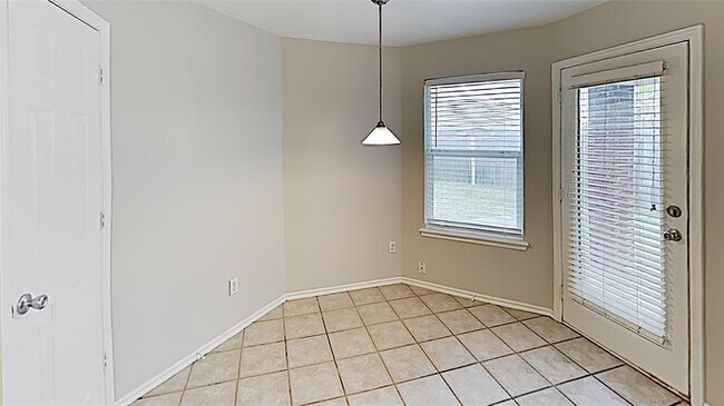 Building Photo - 6816 NW 136th Pl