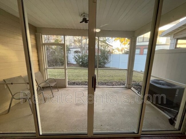 Building Photo - 4199 Highwood Dr