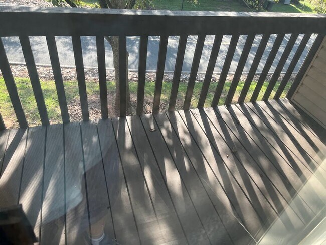 Building Photo - Newly updated 2nd floor Laurel Springs condo, Exeter Township