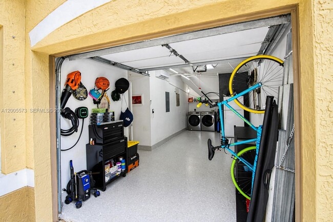 Building Photo - 8940 NE 8th Ave