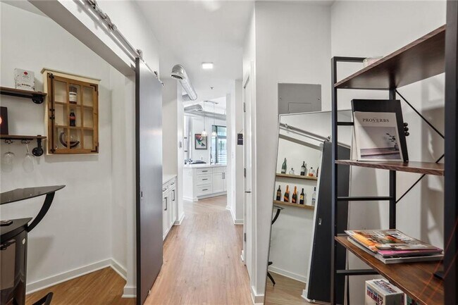 Building Photo - 70-73 500