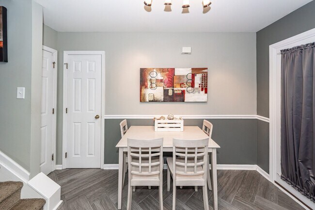 Building Photo - 7988 Shadow Oak Dr